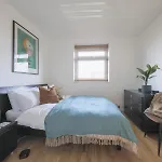 Pass The Keys Stylish Modern London Flat