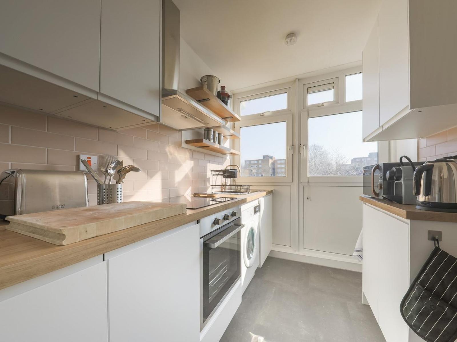 Pass The Keys Stylish Modern Flat *